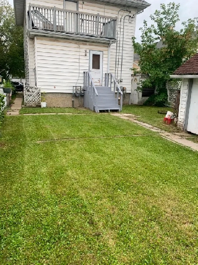 Beautiful 2 bedroom duplex basement suite in desirable Glenora! Image# 1