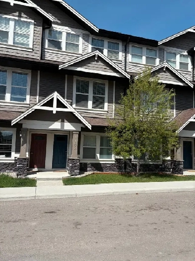 Gorgeous Family-Friendly 3 Bedroom 2.5 Bath Townhouse/Condo Image# 1