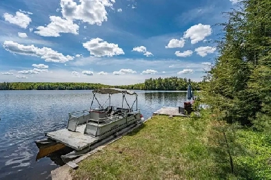 Muskoka Cottages with Boats, Furnishings   kayaks included Image# 9