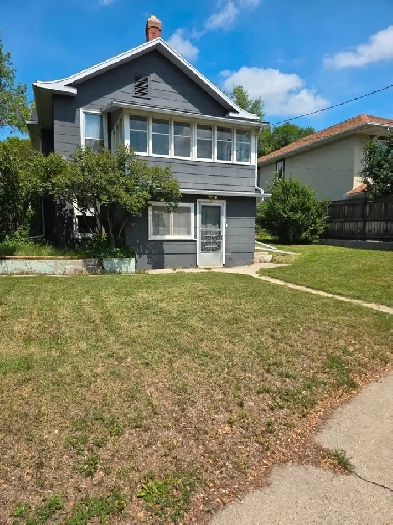 Lower 2bdr suite, central southside location, quiet Image# 2