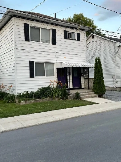 A BRIGHT AIRY TWO BED DOWNTOWN Image# 1