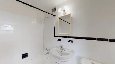 Studio Unit-Sandy Hill location close to uOttawa and Byward! Image# 7