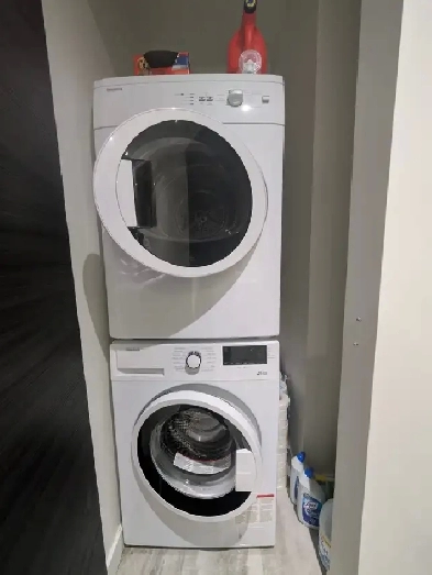 Superbe 3 ½ entièrement meublé, disponible au 1er septembre, sit Image# 1