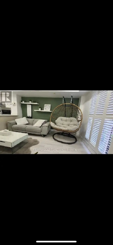 Stacked Townhouse for rent Image# 1