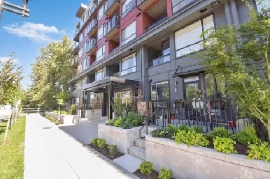 Corner Unit Offering Convenience! Image# 1