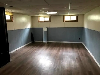 One bedroom -steps away from Laurier and close to UW. Image# 8