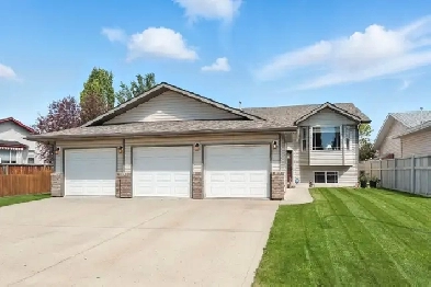 Great Bilevel Home with Triple Attached Garage Image# 8