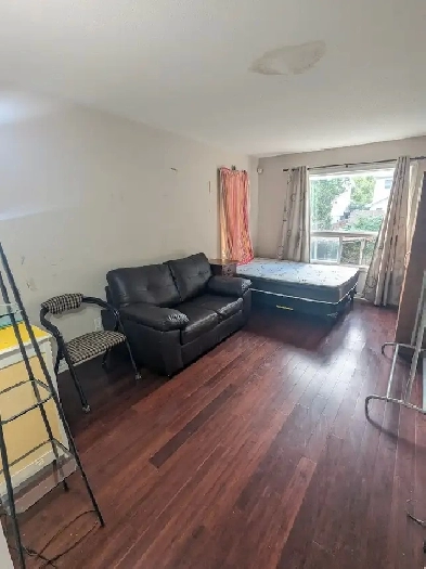 Move in today, large room at barrhaven. redpath drive. all inclu Image# 1
