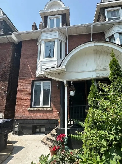 Beautufil Furnished 2 Bedroom Duplex Loft Sublease Image# 2