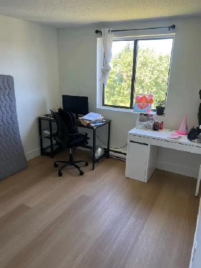 Private room in a shared two bedroom Image# 6