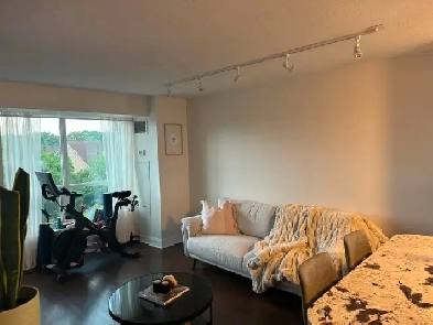 Stylish Renovated 1B Condo w/ Locker | Steps to TTC, Don Mills Image# 1