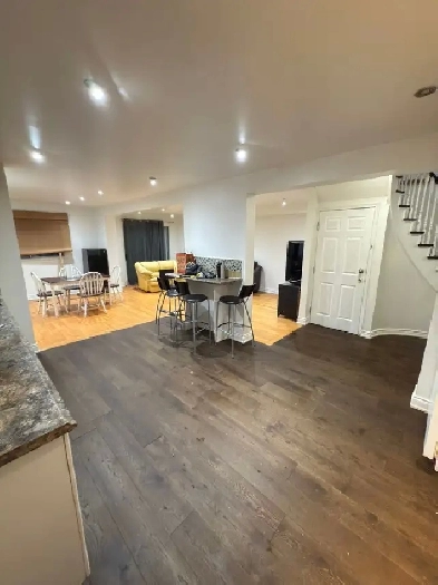 Master Bed, Private Bath - 3 mins to Square One Image# 8