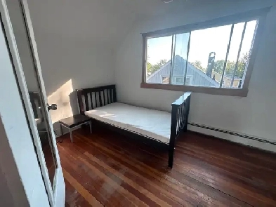 1 room available immediately west end Halifax Image# 3