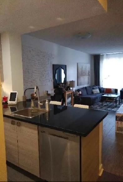 85 Bloor St East condo, 1 Den available for Rent/Sale Aug.1st Image# 1