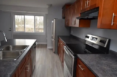 RENOED 2-BED w Balcony Avail Sept - 315 Glendale Image# 8