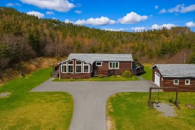 Charming 2-Unit Cottage with Proven Short-Term Rental Success Image# 2