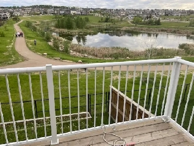 immaculate 3 bedroom   Den House backing the pond Image# 6