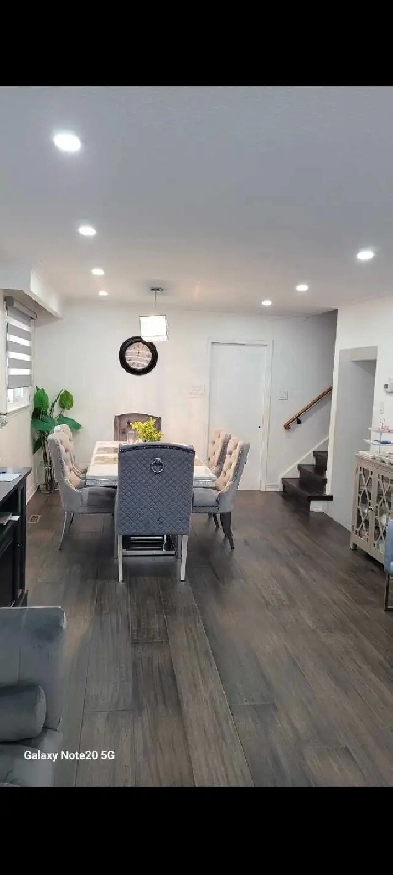 Detached corner lot , 3 bedroom,3 washroom,living,dining, Image# 1