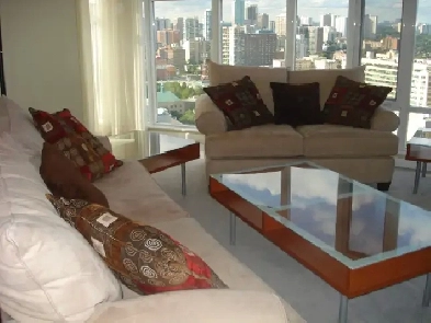Bright Spacious modern 2 Bed, 2 Bath Condo in Downtown Toronto Image# 8