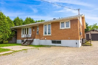 'FRINGING NEW SUDBURY' BRICK HOME WITH IN-LAW SUITE Image# 4