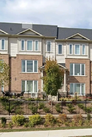 2 bed 2.5 bath townhouse Image# 4