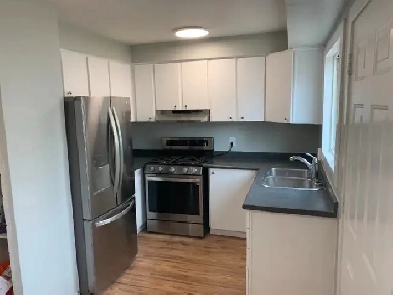 Large 3 Bedroom Townhouse Near Childrens Victoria Hospital Image# 1