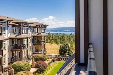 Welcome to this stunning top-floor 1 bed   den lake-view condo! Image# 6