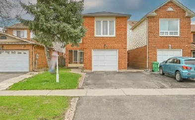 Luxury Brampton Home, in desirable Southwest Brampton Image# 1