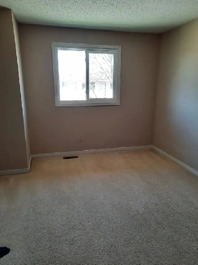 Spacious room near Fanshawe Campus Image# 4