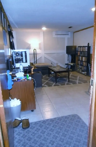 Private Basement Apartment for Rent 1 bed den in Scarborough Image# 1