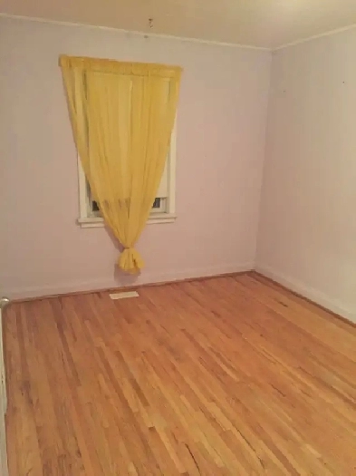 One Bedroom Apartment, Steps to Subway and Dufferin Mall Image# 1