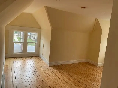 $1695 – 1 Bed / 1 Bath Loft  Apt Woodfield/Downtown London Image# 10