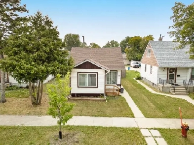 For Sale 449 Radford Street Winnipeg MB Image# 4
