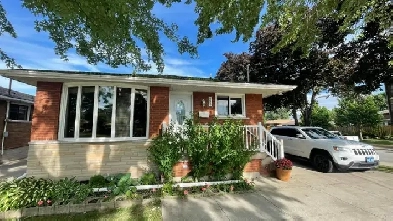 Beautiful Bungalow Main Floor For Rent Image# 8