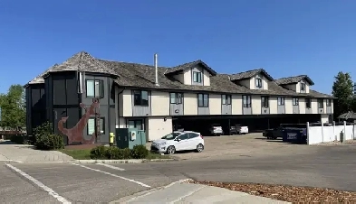 Amazing 1 bed Apartment located on the beach front in Sylvan! Image# 1