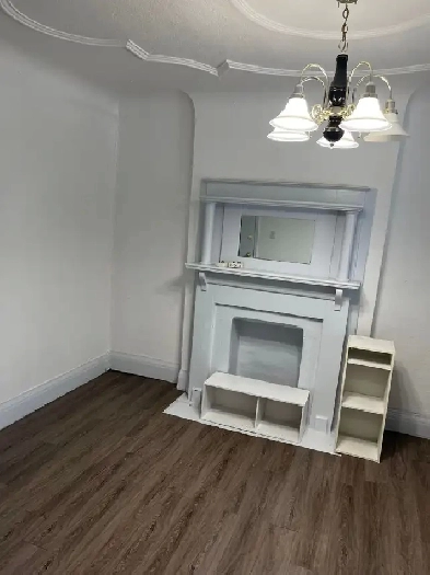 2 Bedroom at College and Grace-Little Image# 9