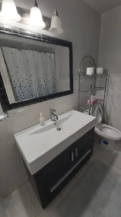 Room for Rent in Quiet Home – Hamilton West Mountain Area Image# 3