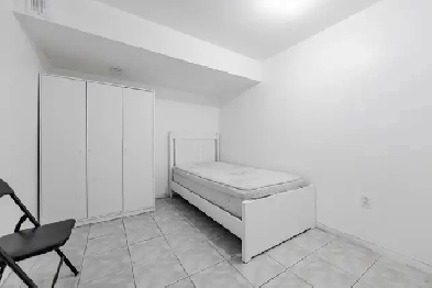 Room for Rent (Bathurst & Queen) Image# 2