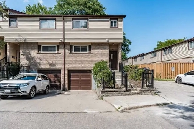 16A-1550 Garth St - CONDO FOR SALE Image# 3
