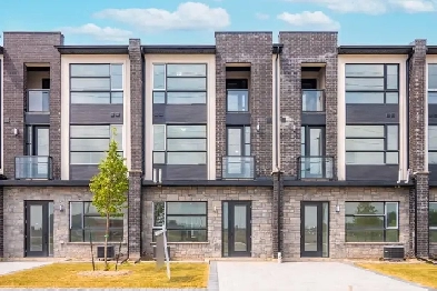 Distressed Sale: Work and Live Townhome Image# 3