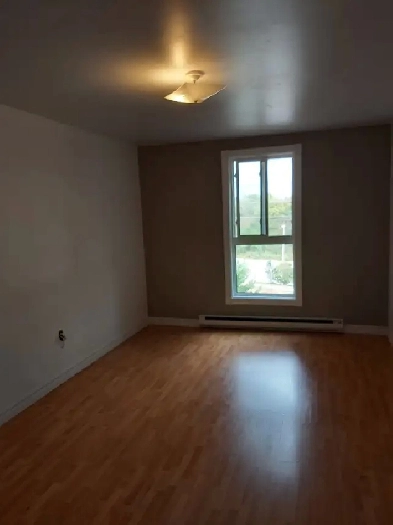 Shared room 3rd floor-$390 (including everything) Image# 3
