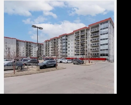 Modern 1Bed Den Condo include Heated Indoor Parking. Image# 3