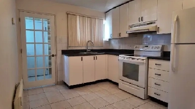 Bachelor Apartment LaSalle Image# 2