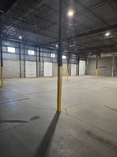 WAREHOUSE RENTAL PRIX NÉGOCIABLES 2,000 À 100,000 PIEDS Image# 1