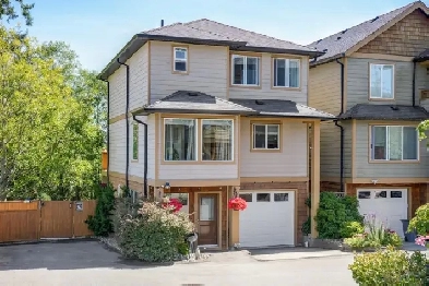 Well-maintained single family home with private garden oasis Image# 6