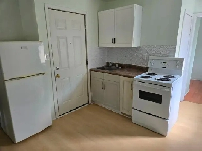 1 bedroom   Den - Great for student and work at home Image# 7