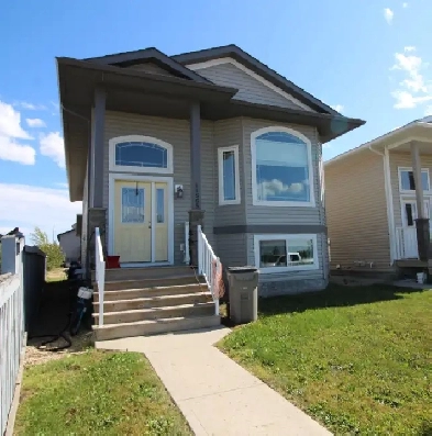 #7731- 3bed/ 2bath upper level. $1750 Water included Image# 3