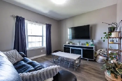 3  bed, 2.5  bath home in McConachie! On a huge corner lot! Image# 6