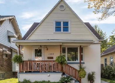 2 Student Rooms Available in Windsor Image# 1