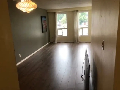 3 bedrooms in Mississauga Image# 4